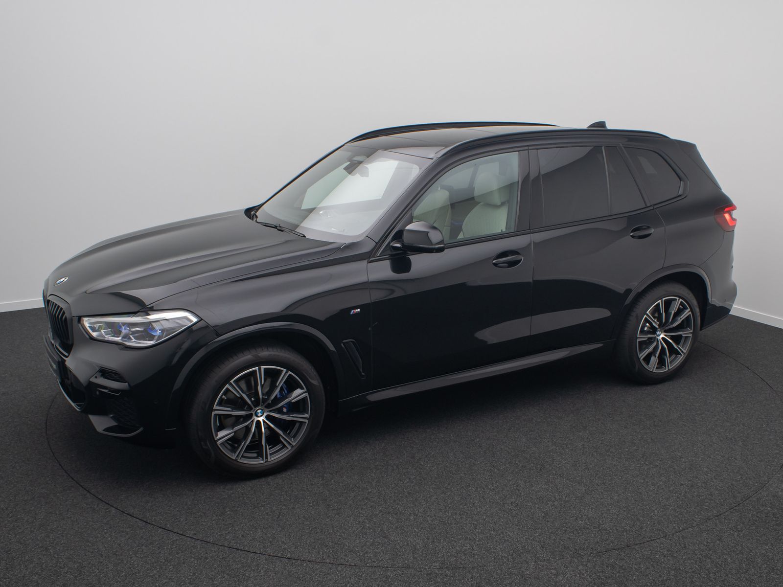 Fahrzeugabbildung BMW X5 xD40i M Sport FondEnt Massage Individual Voll