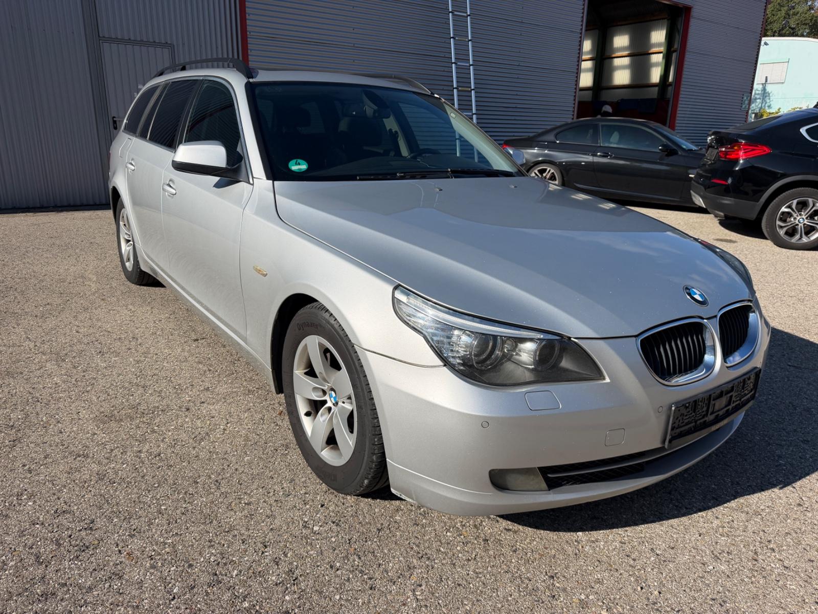 BMW 520 2010 — interior