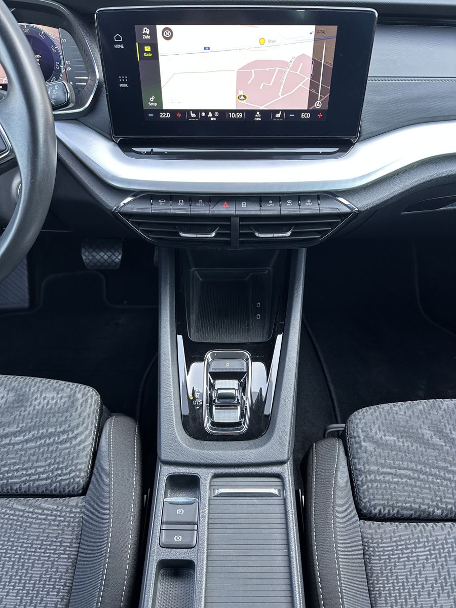 Fahrzeugabbildung SKODA Octavia Combi Clever iV Hybrid NAV+LED+AHK+18ZO
