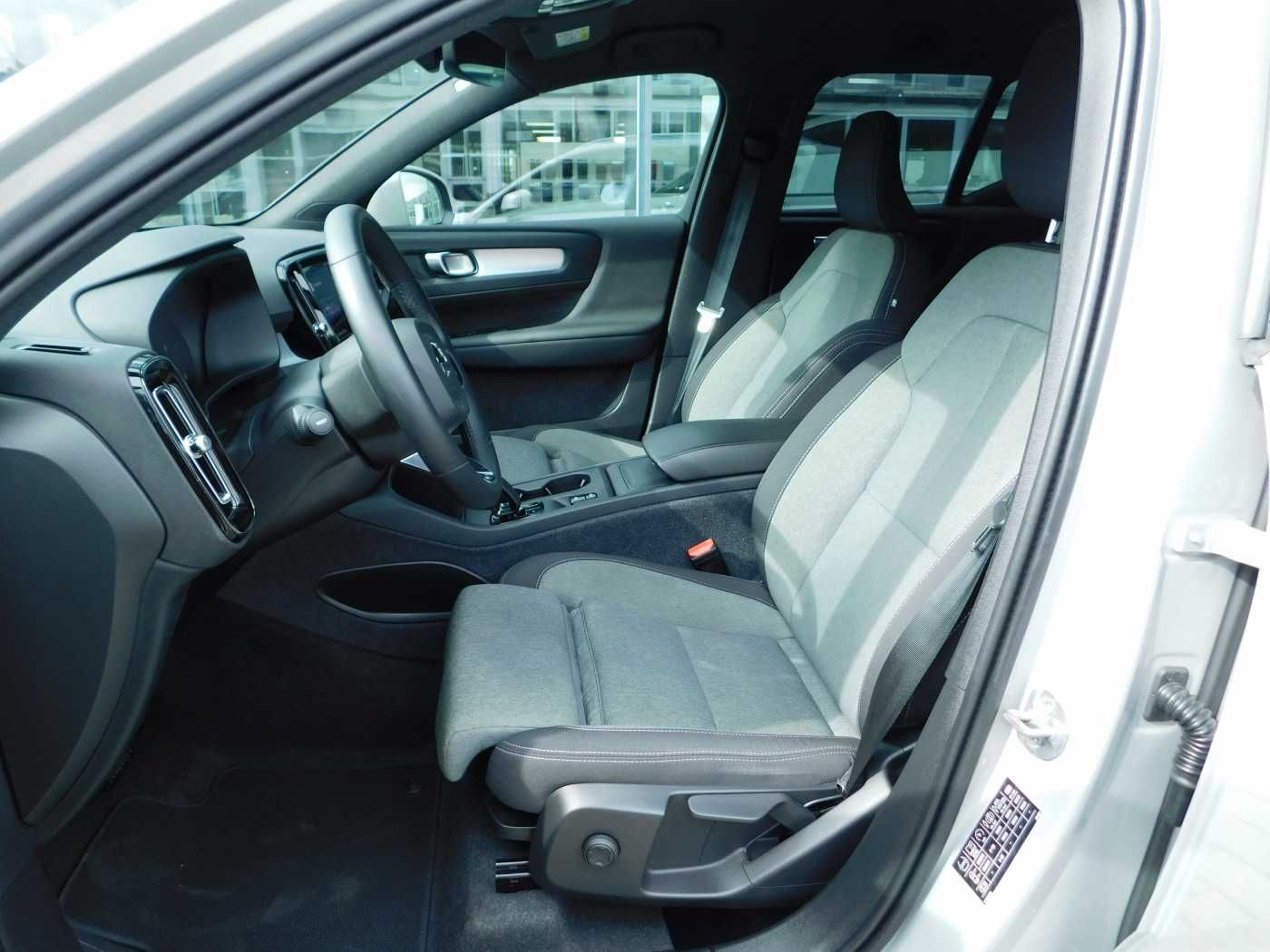 Fahrzeugabbildung Volvo XC40 B4 B DKG Core 'ACC, BLIS, AHK'