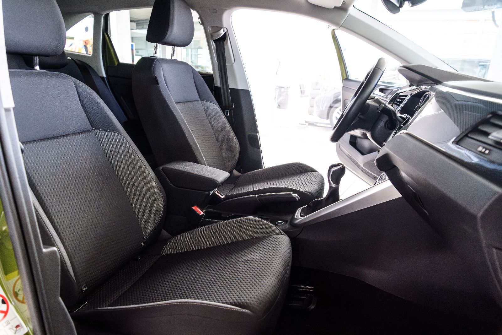 Fahrzeugabbildung Volkswagen Taigo Life+LED+KAMERA+SHZ+GJR+DIGIT.TACHO+ACC+IQ