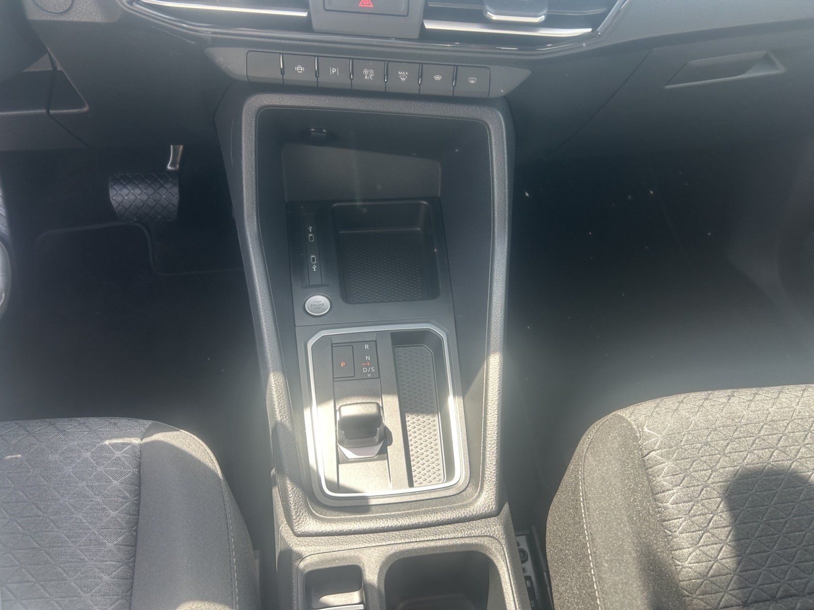 Fahrzeugabbildung Ford Tourneo Connect Titanium L1 Automatik PDC Kamera