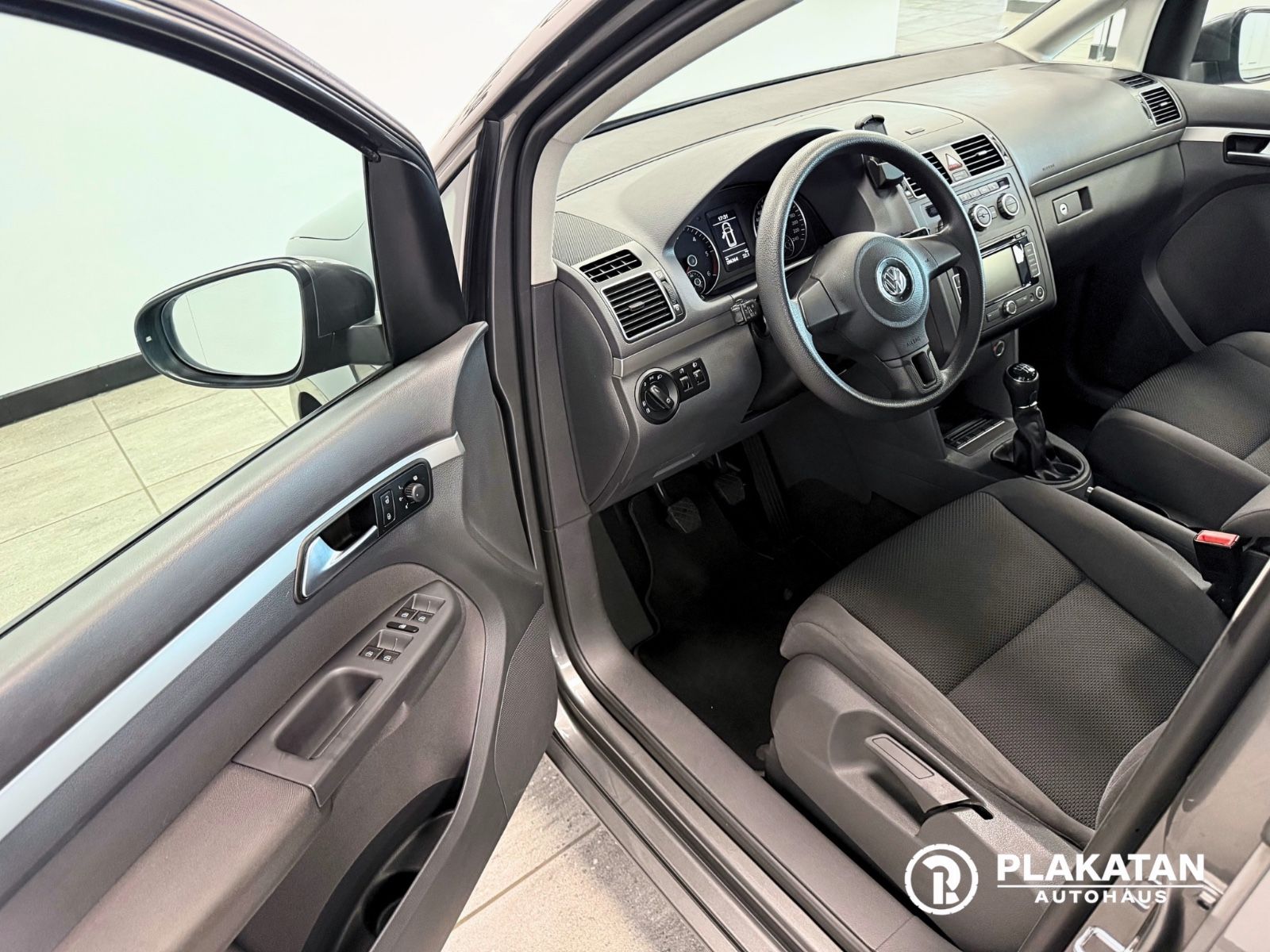 Fahrzeugabbildung Volkswagen Touran Zahnriemen Neu, Parksensoren, TÜV Neu,