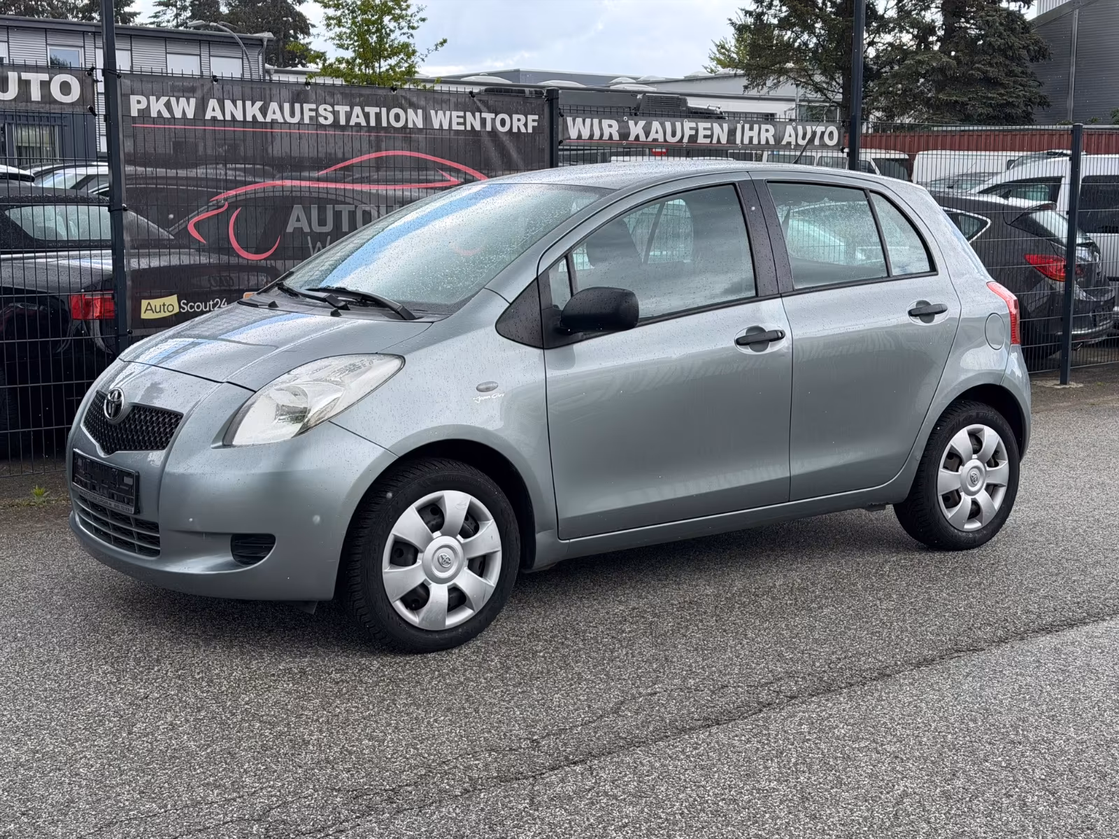 Toyota Yaris 1,3 VVti TÜV&Service Neu+Klima+Allwetter