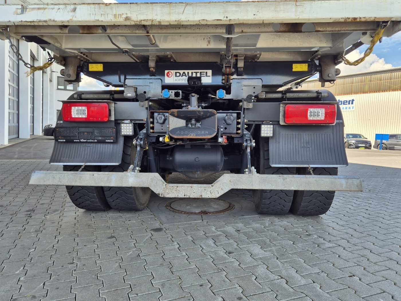Fahrzeugabbildung Iveco X-Way AD300X48Z HR 6x4 Intarder Bordmatic Kamera
