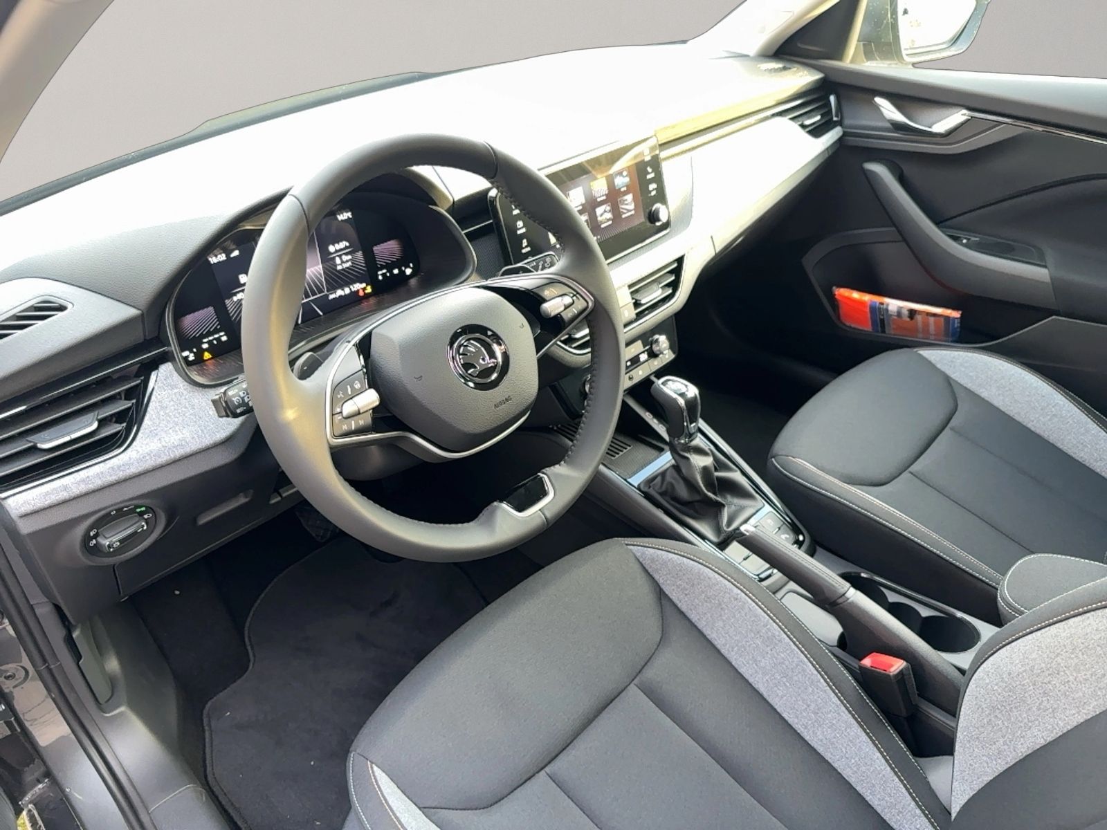 Kamiq 1.0 TSI Drive, 17" Alu, flat floor, LED, G