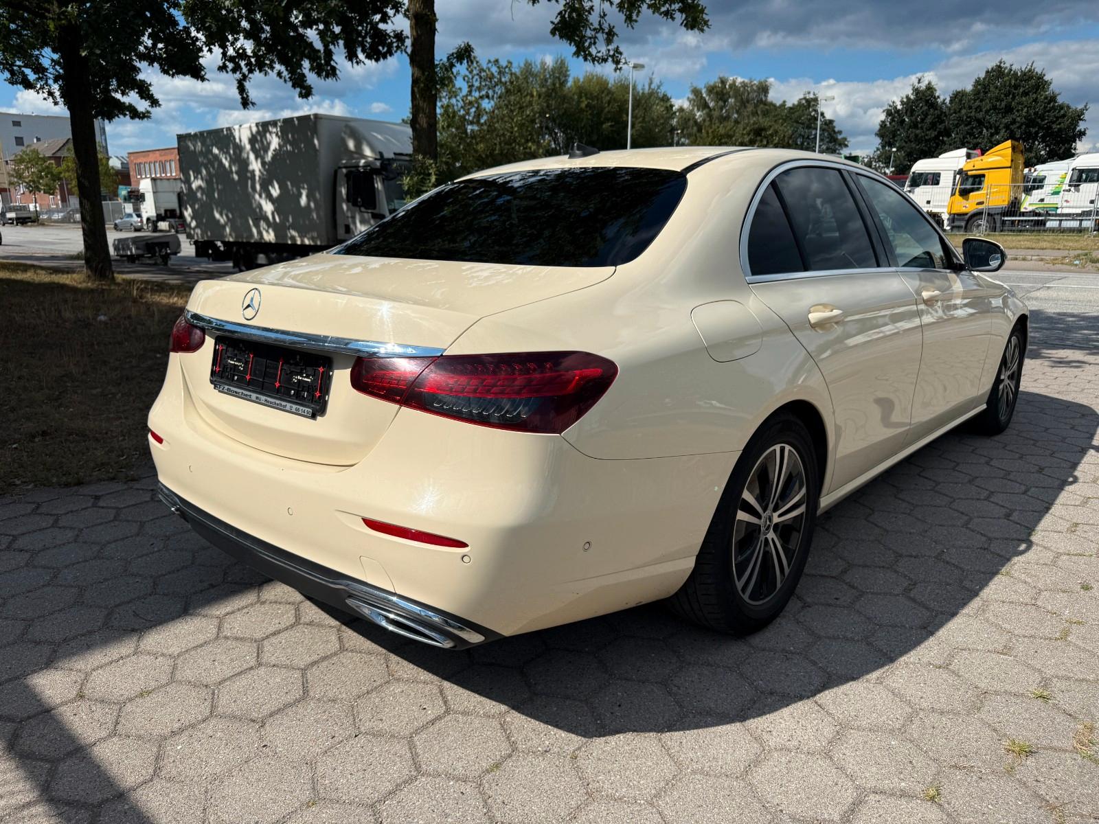Mercedes-Benz E 220d-Limousine-Avantgarde-MBUX-Navi-Kamera