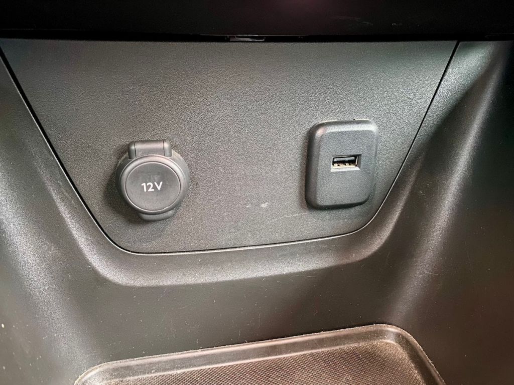 Fahrzeugabbildung Opel Crossland X 1.2 Selection AAC ISOFIX PDC SHZ GRA