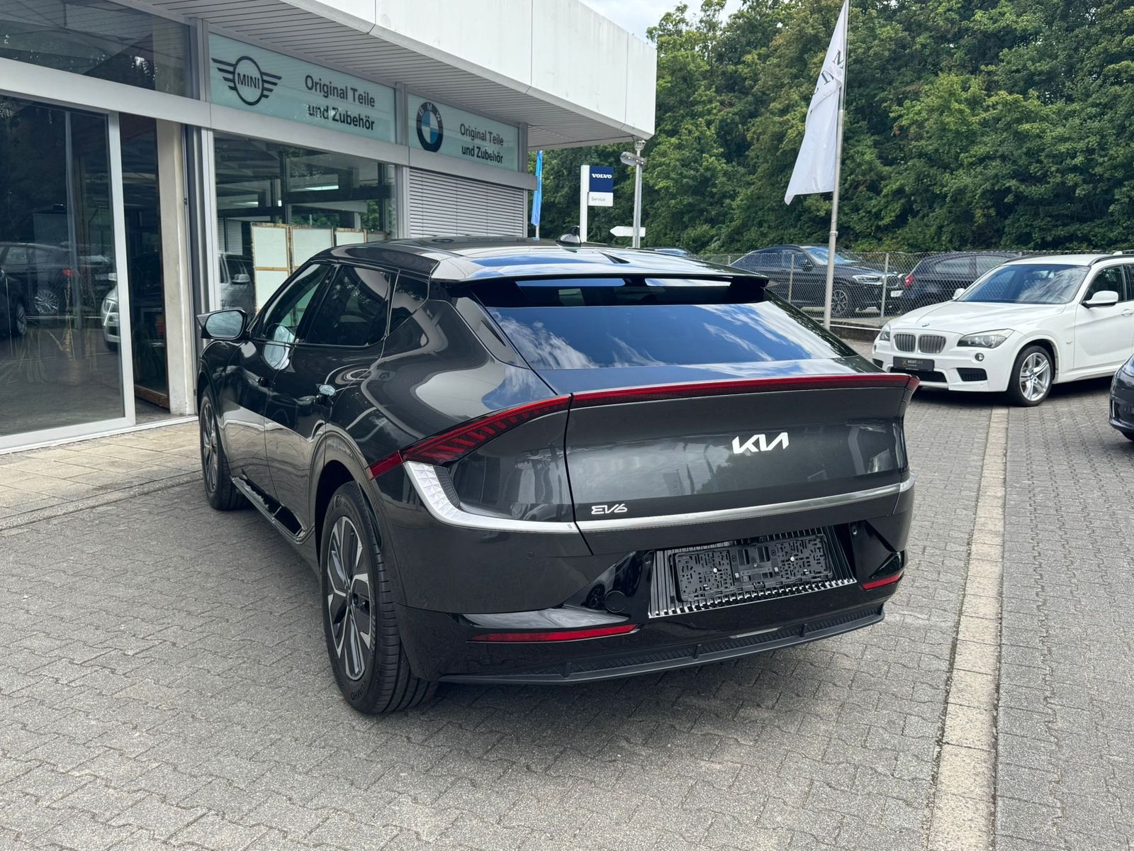 Fahrzeugabbildung Kia EV6 2WD NAVI+LED+SHZ+HEAD+KAMERA+DAB+ACC+19"+