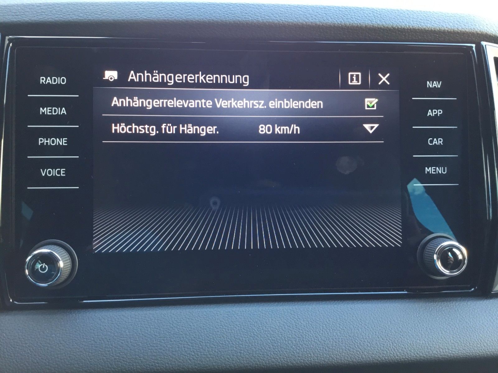 Fahrzeugabbildung SKODA Karoq 2.0l TSI DSG 4x4 Sportline+Pano+Standheizu