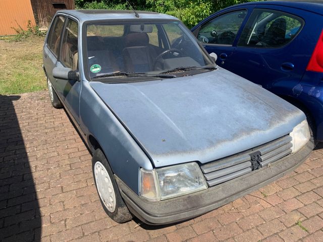 Peugeot 205 Automatik / Bastlerfahrzeug / Teilespender