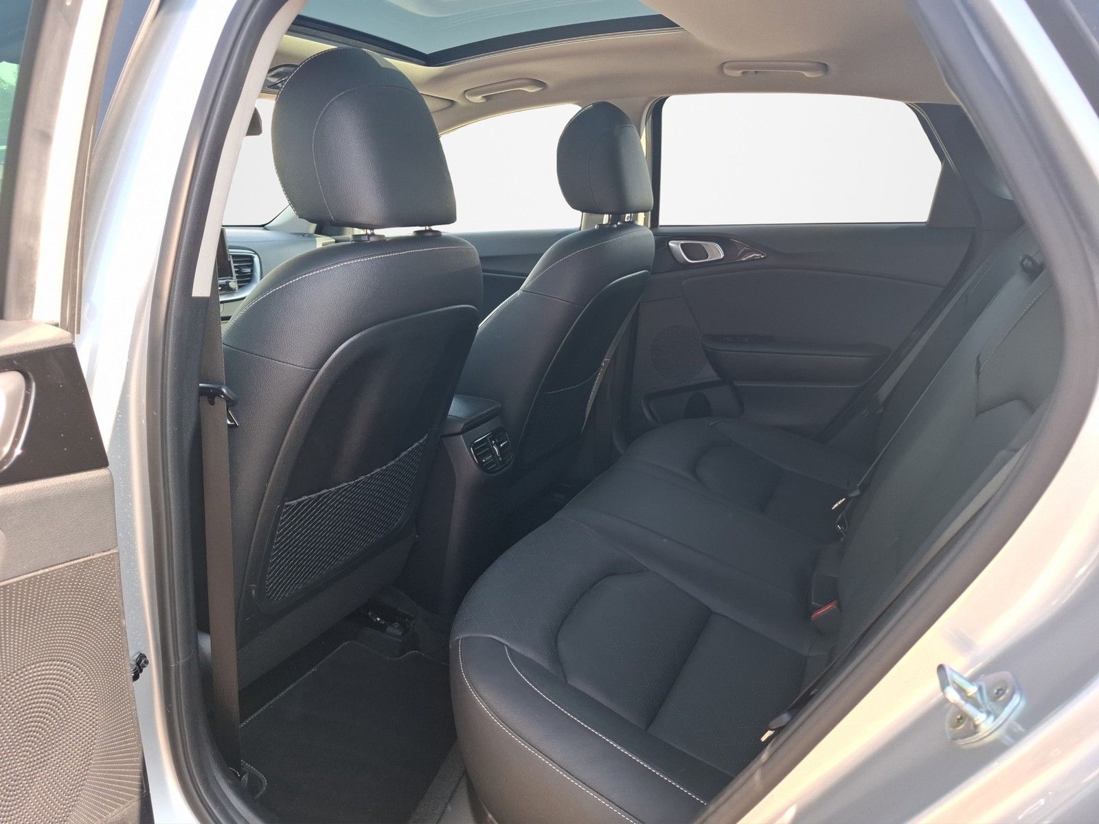 KIA Ceed 1.6 CRDi Mild Hybrid Platinum Edition / SCH - Image 14