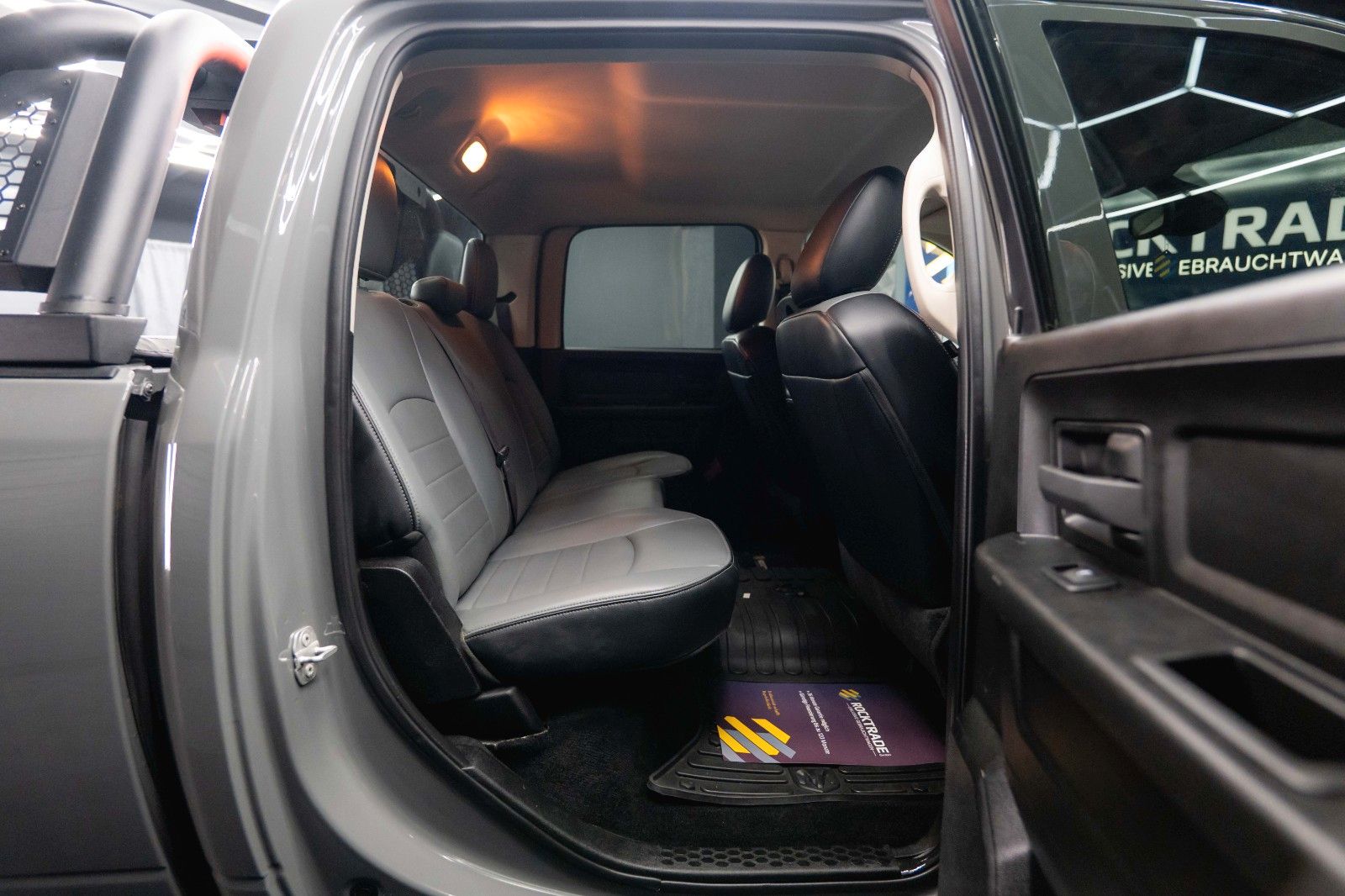 Fahrzeugabbildung Dodge RAM 5.7 V8 HEMI 4x4 OFFROAD Night-Paket LONGBED