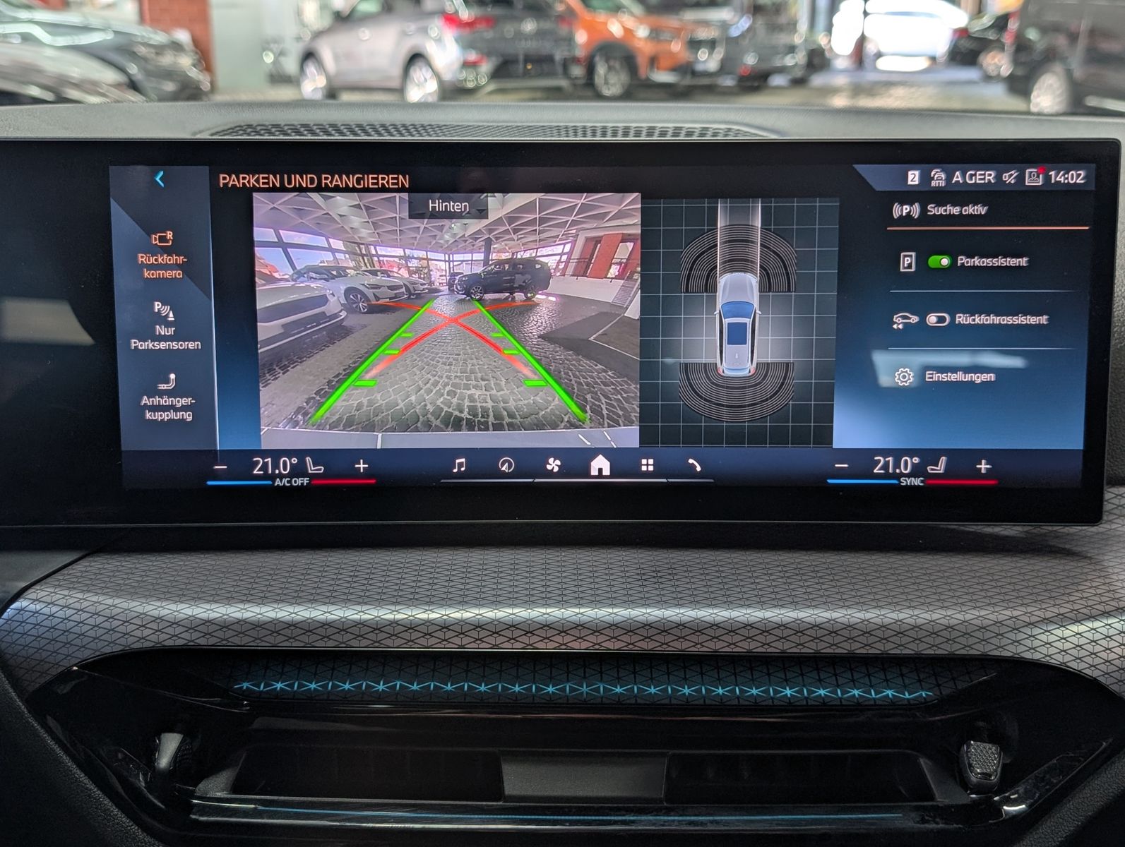 Fahrzeugabbildung BMW 320 d xDrive M Sport SHADOW PANO ACC KAM AHK LED