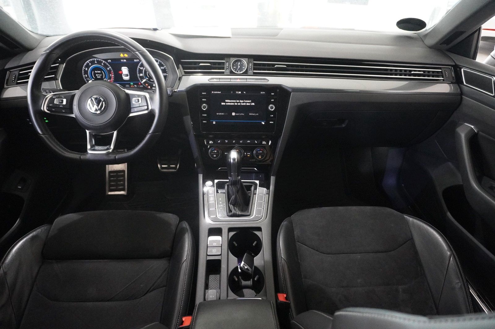 Fahrzeugabbildung Volkswagen Arteon 2.0 TSI R-LINE DSG NAVI/LED/KAMERA/VIRT.