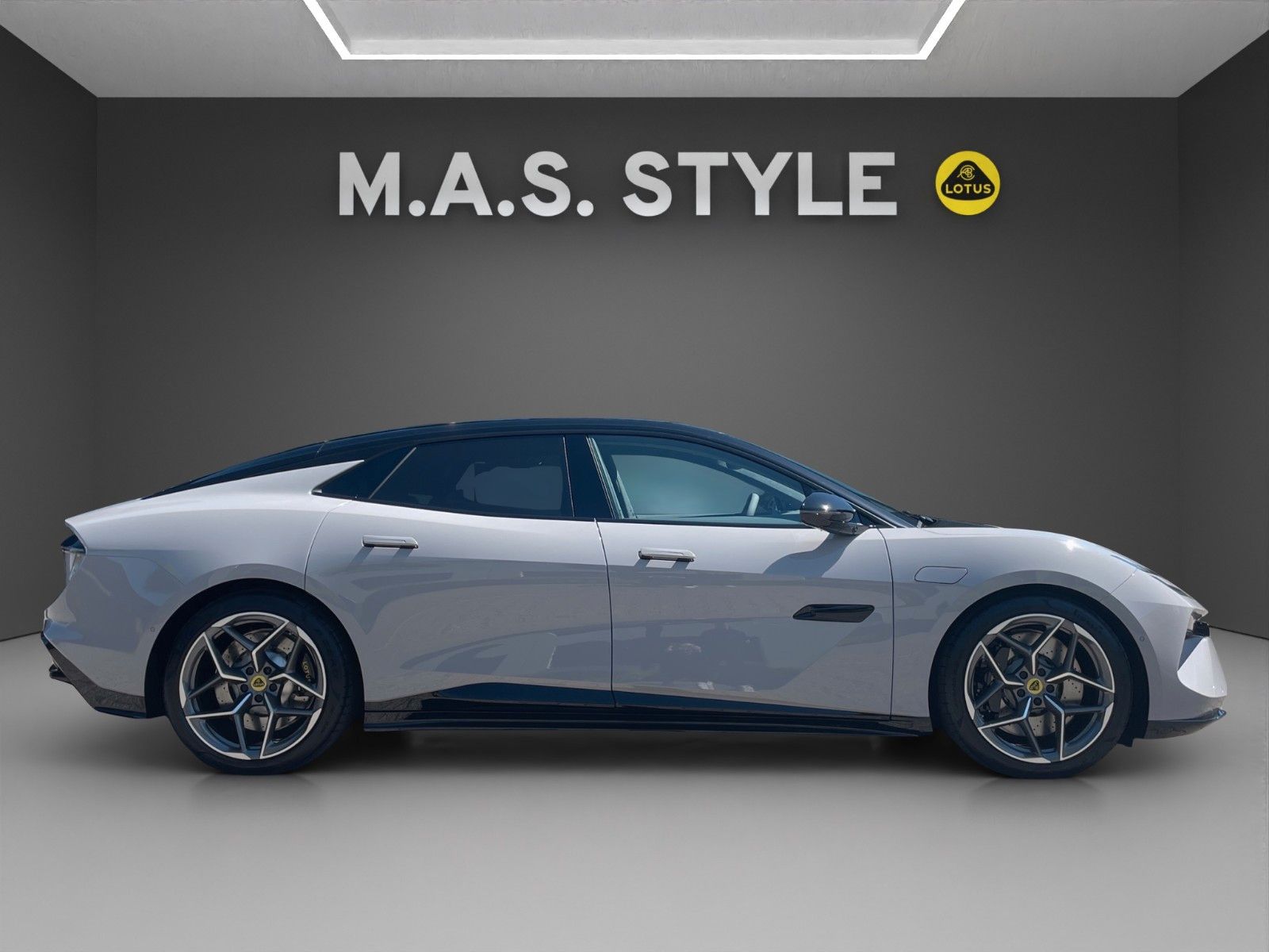 Fahrzeugabbildung Lotus Emeya Glasdach 21 Zoll mtl. Leasingrate 690,00€