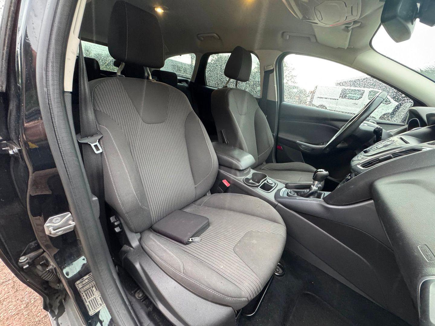 Ford Focus 2013 — photo 12