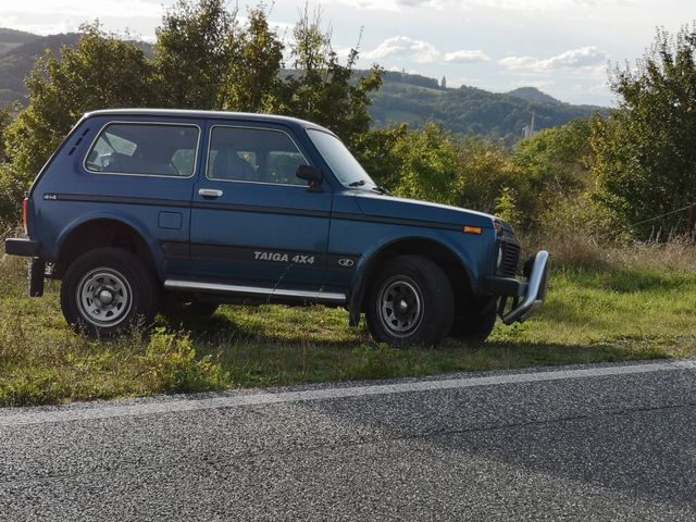 Lada Niva Taiga 4x4 Rammschutz Nebel RADIO  AHK Dotzf