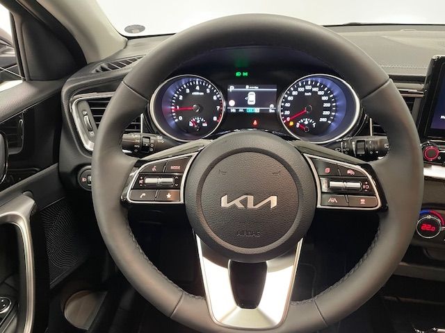 Fahrzeugabbildung Kia Ceed Ultimate Edition Kamera SpurwechselASS Navi