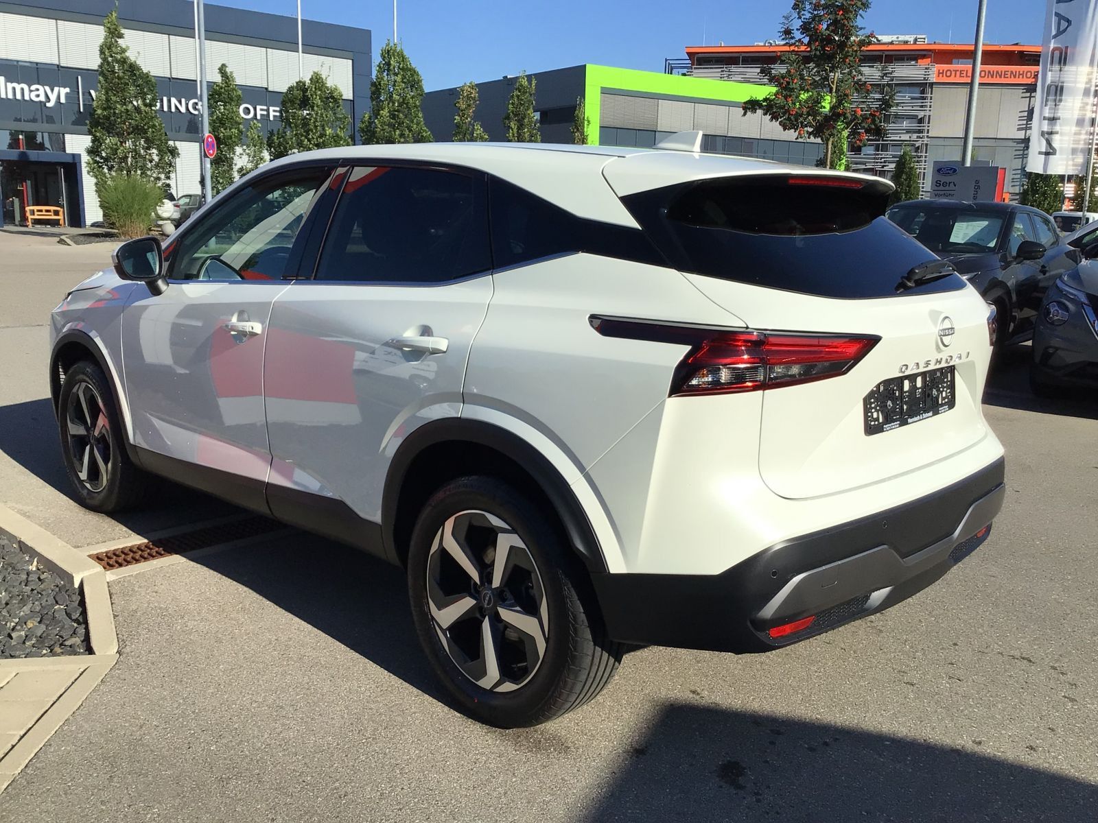 Fahrzeugabbildung Nissan Qashqai 1.3 DIG-T MHEV 6MT- N-Con.- Bus.,Winter