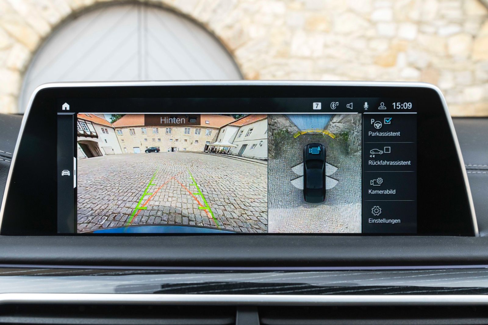 Fahrzeugabbildung BMW 745 e M SPORT H&K LASER MASSAGE PANO 360° HUD