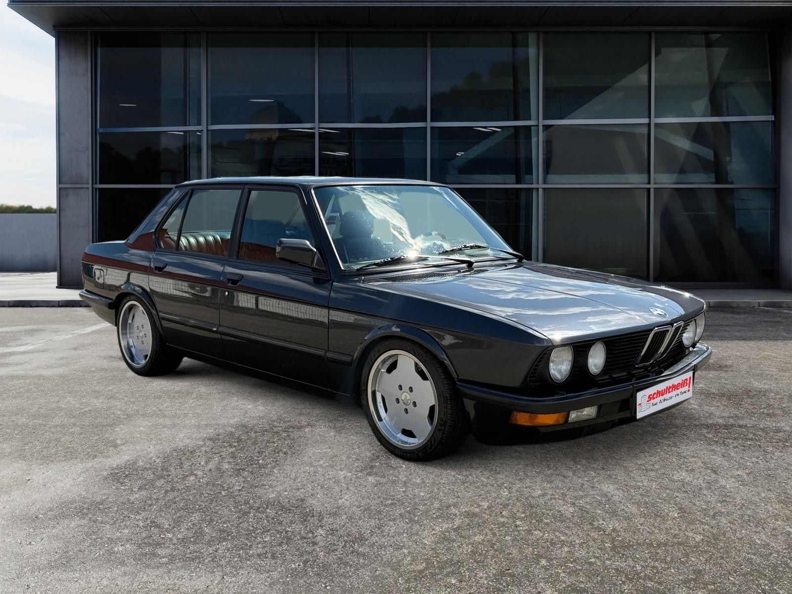 Fahrzeugabbildung BMW 535i