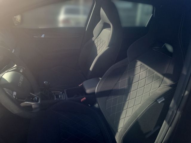 Fahrzeugabbildung SKODA Karoq 1.5 TSI Sportline NAVI AHK MATRIX-LED