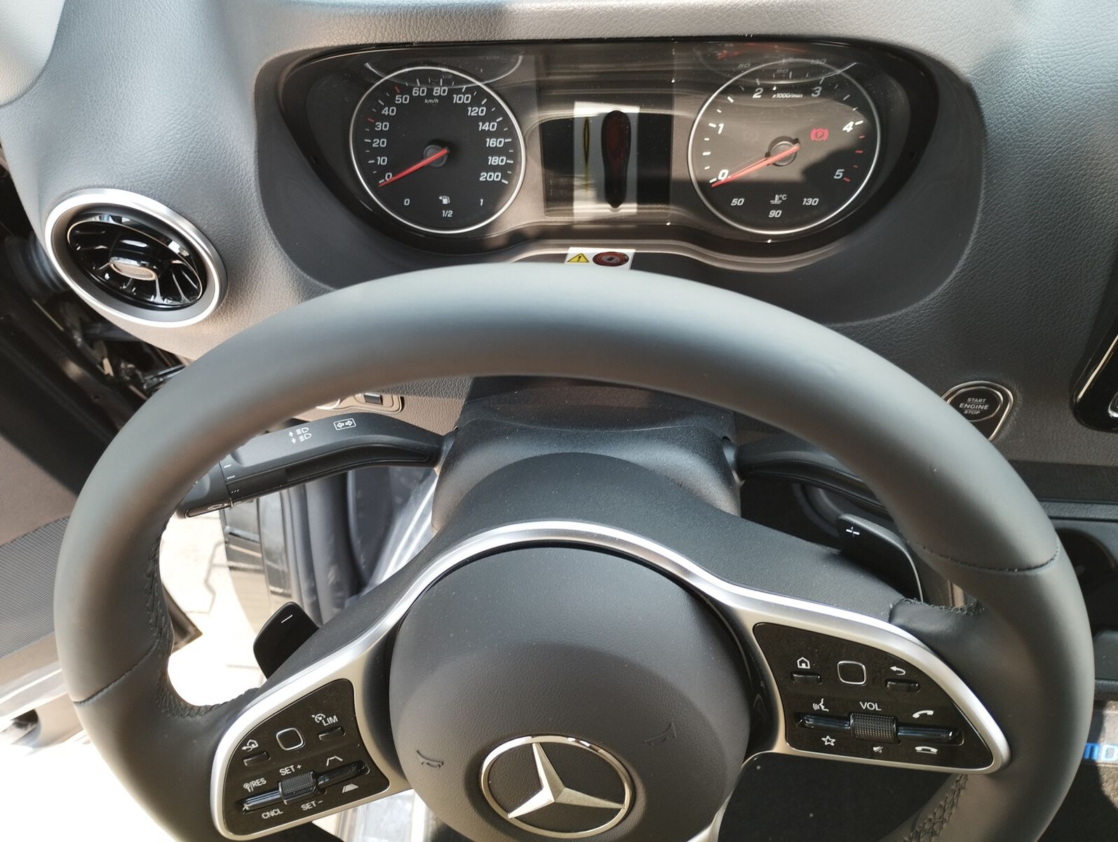 Fahrzeugabbildung Eura Mobil Profila T PT726QF Mondial-Pakete, Zusatzbett