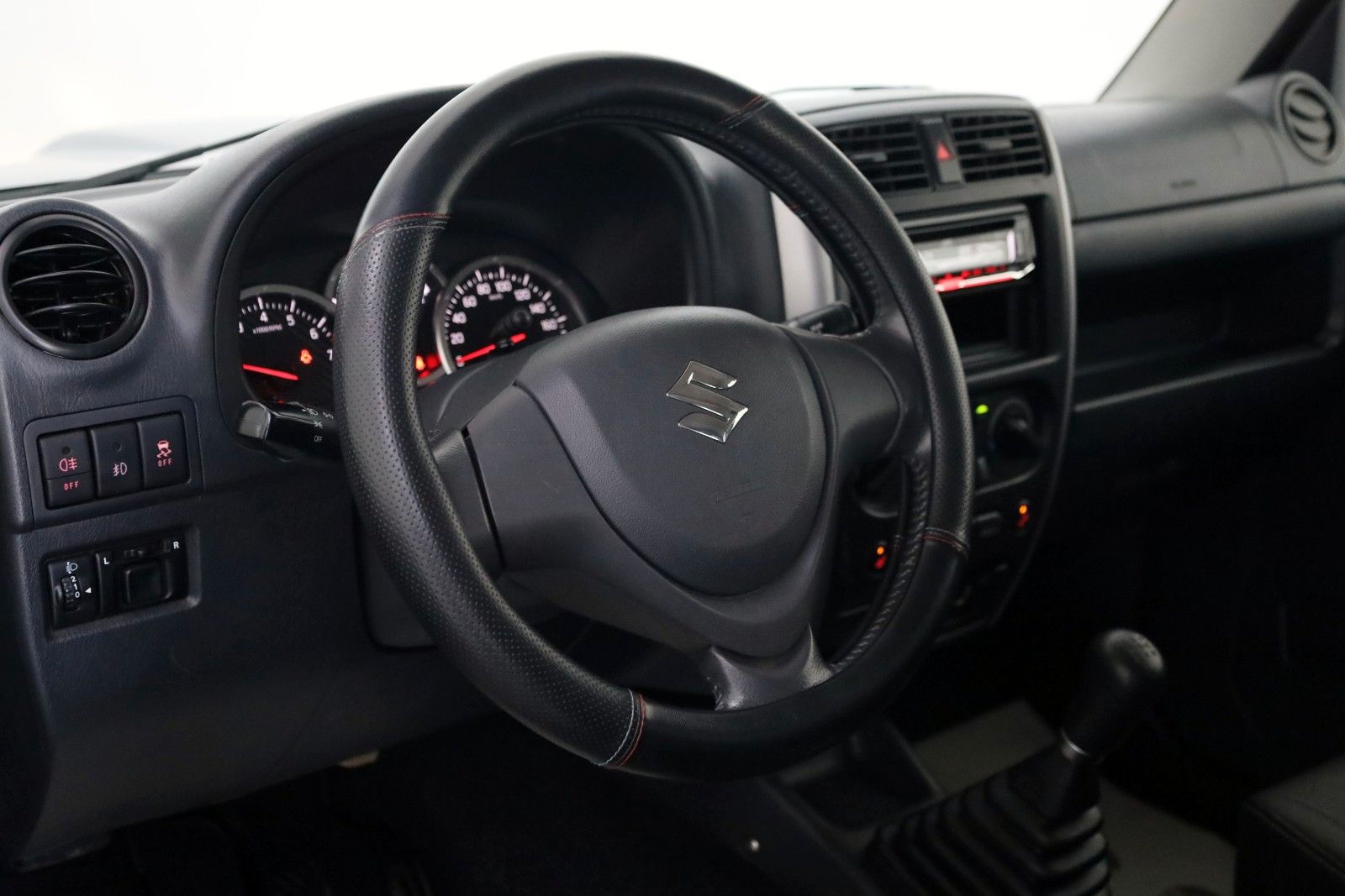 Fahrzeugabbildung Suzuki Jimny Ranger Style 4 Sitzer,AHK,Allwetter Reifen