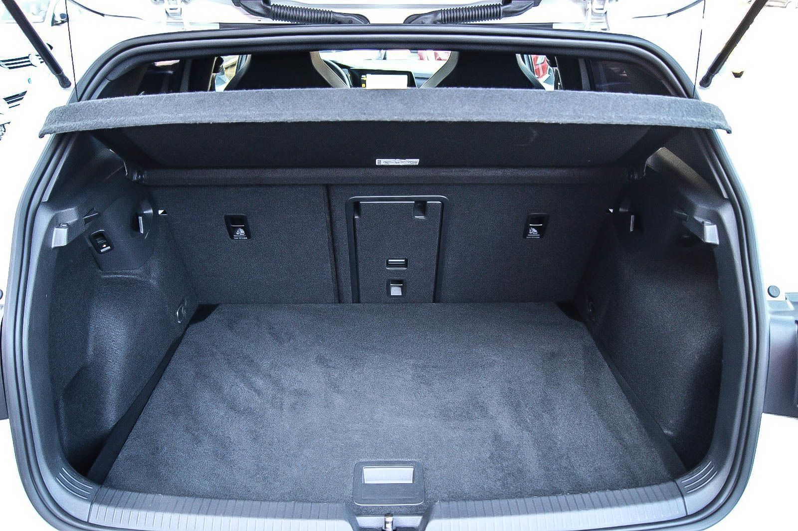 Fahrzeugabbildung Volkswagen Golf VIII GTD HARMAN-KARDON MATRIX STDHEZG ANHZV