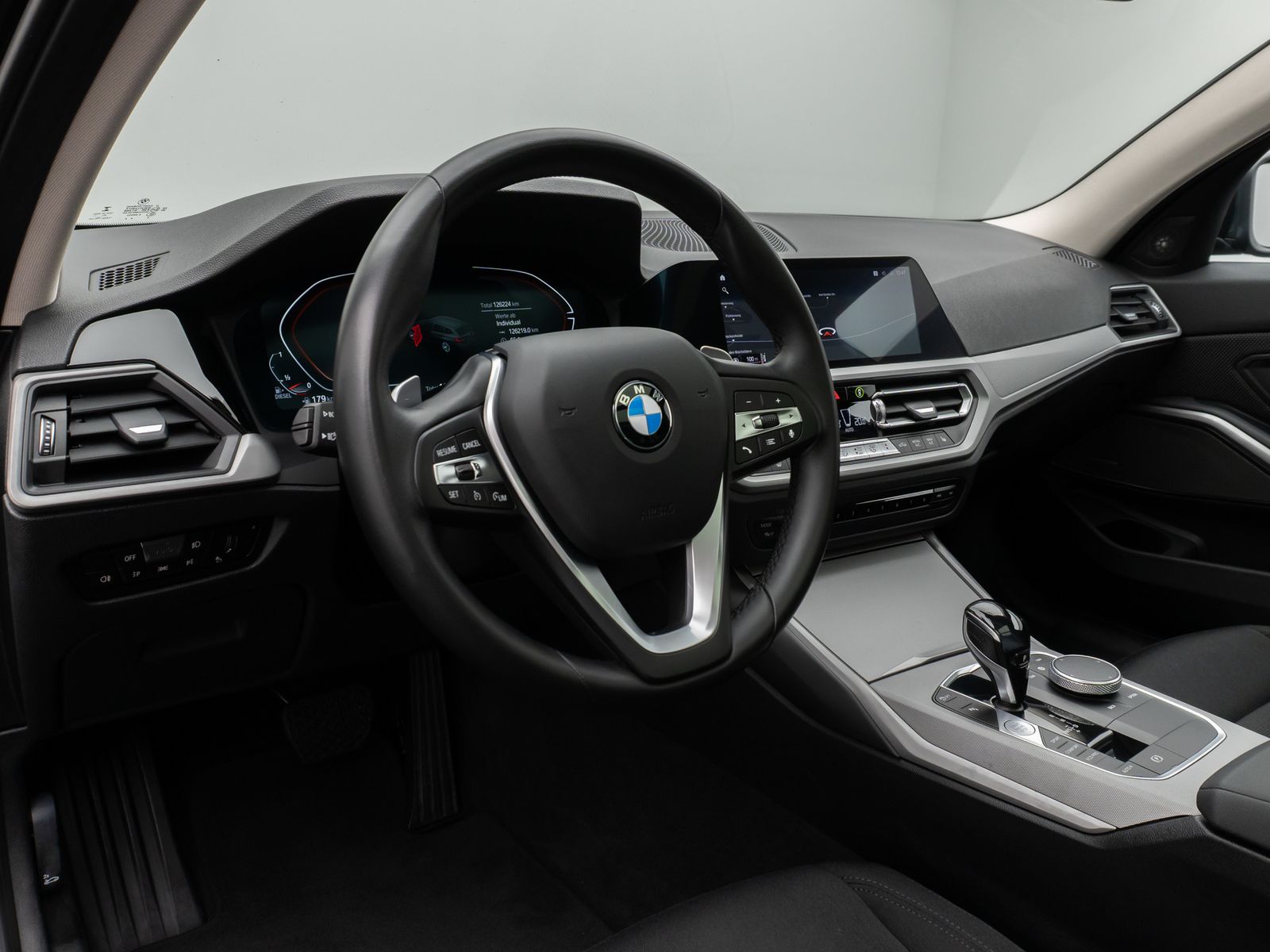 Fahrzeugabbildung BMW 330d Panorama Kamera H/K DAB Komfort Alarm LED