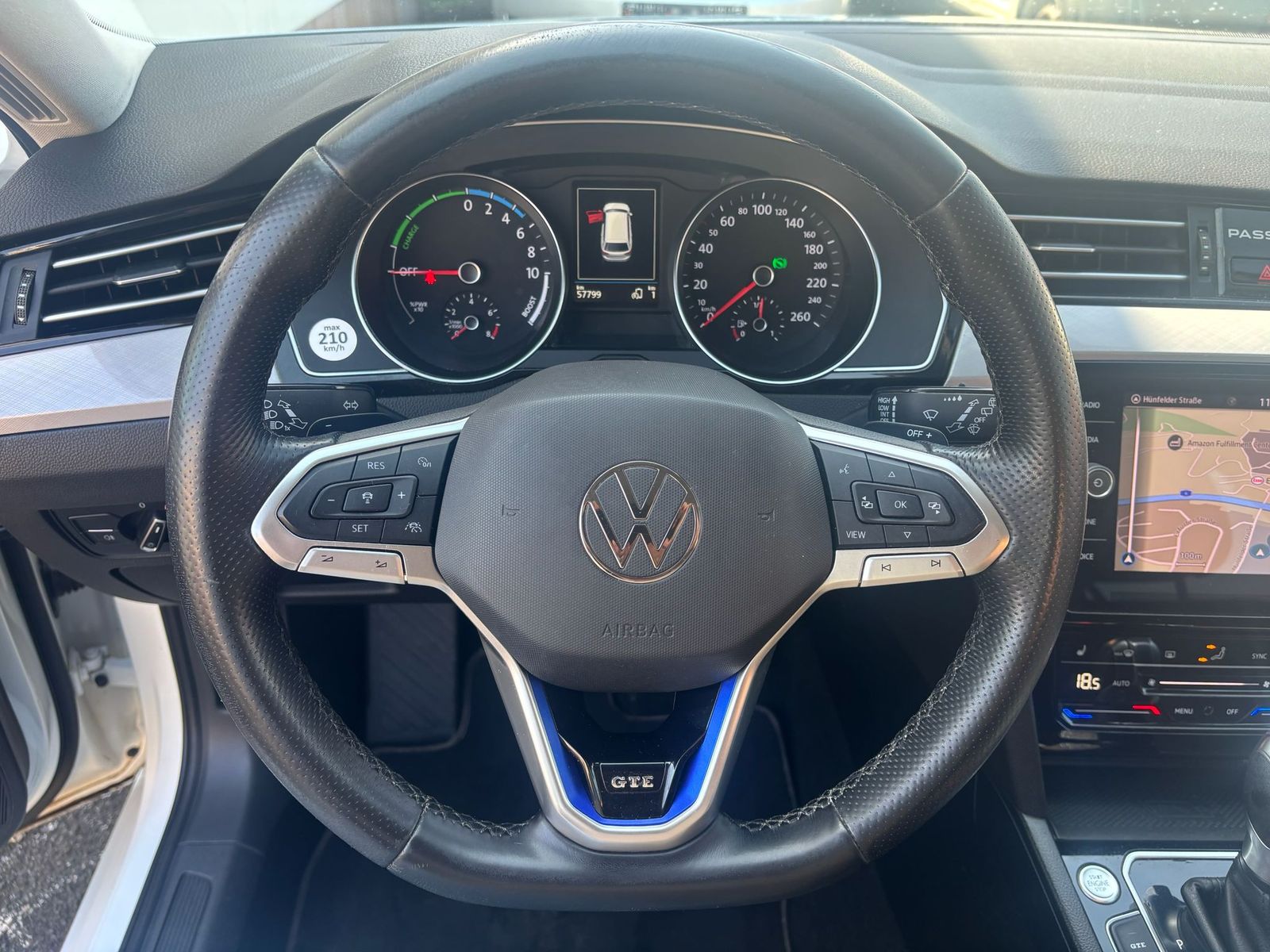Fahrzeugabbildung Volkswagen Passat Var. 1.4 GTE-NAV-LED-KAMERA-ACC-APPS-SHZ-
