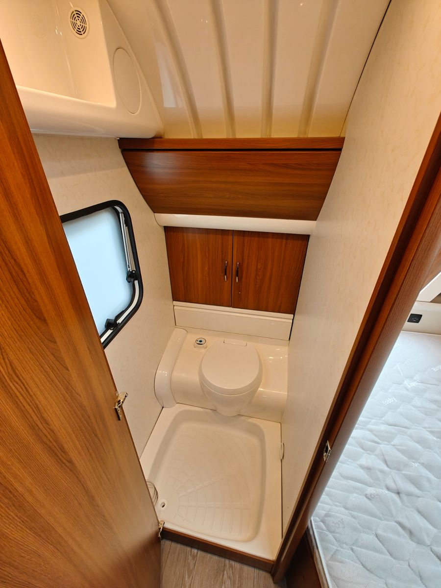 Fahrzeugabbildung Hobby Excellent 540 UFe - Fahrradträger, TV, 1.750kg -