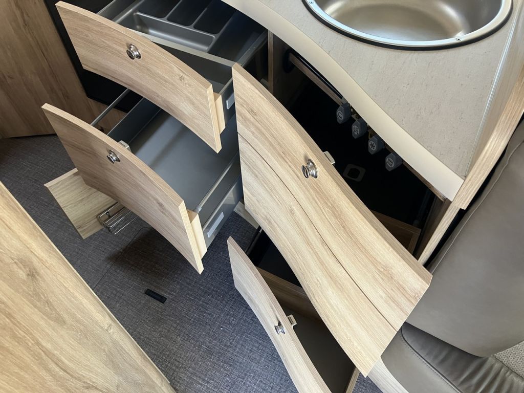 Fahrzeugabbildung Eura Mobil Profila T 696 EB YoungStar