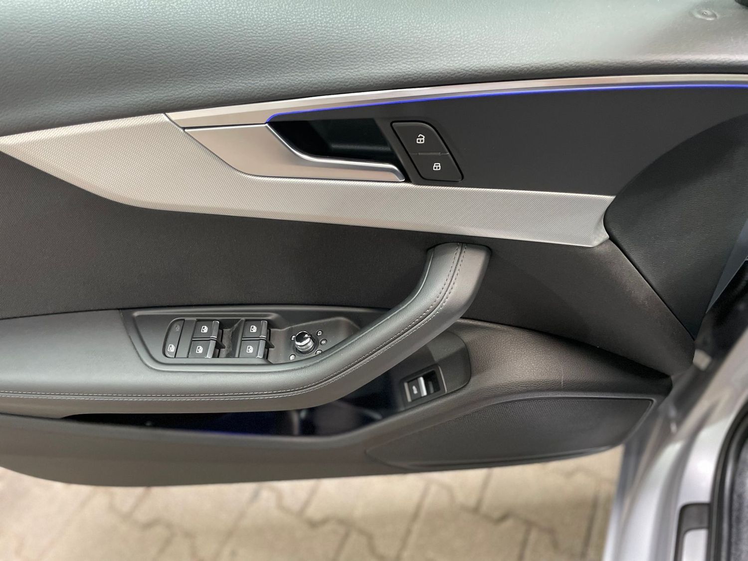 Fahrzeugabbildung Audi A4 Behinderteng. #Kamera#Matrix#ACC#Pano#Virtual