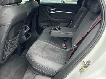Audi Q8 e-tron - 11