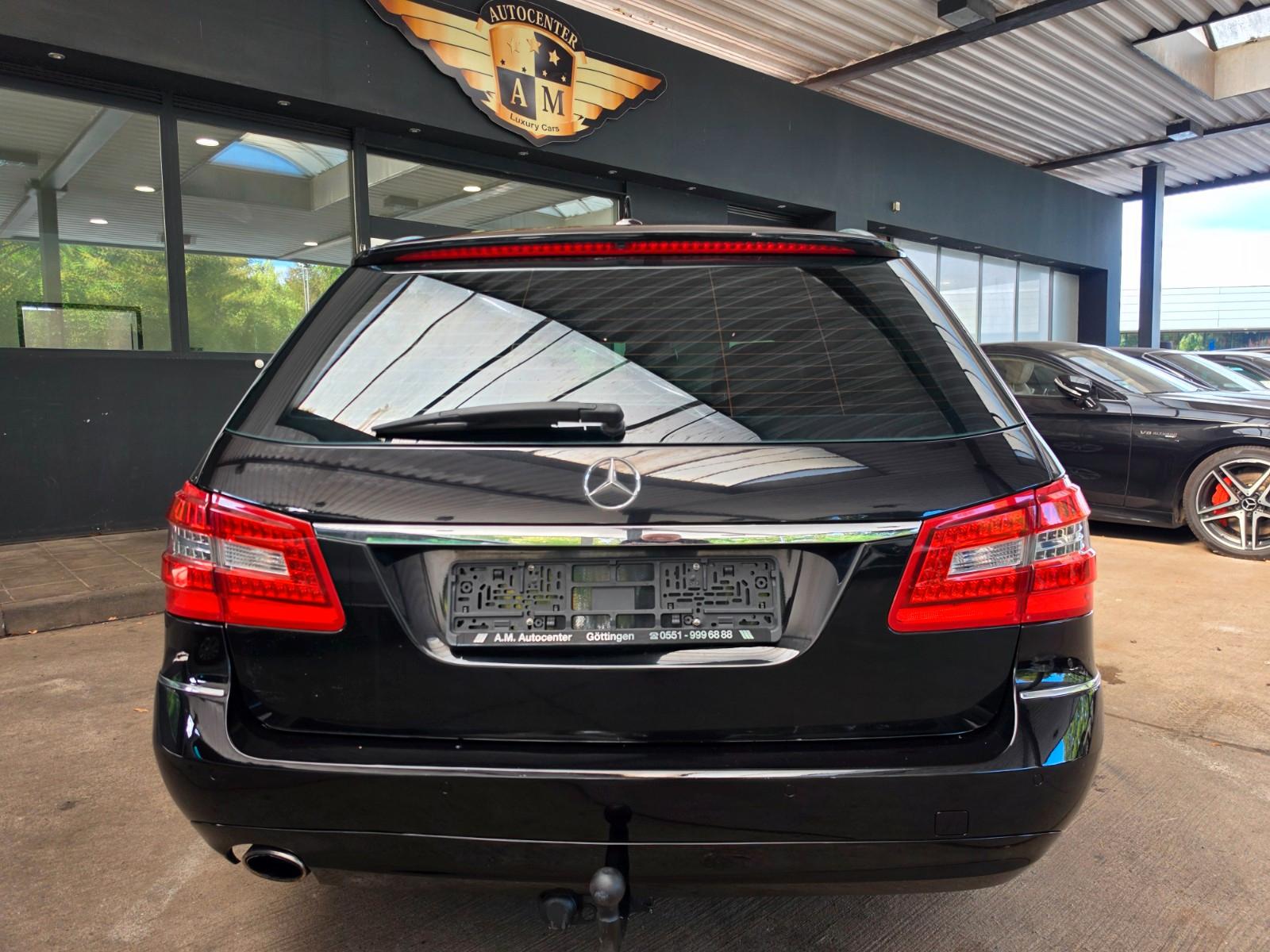 Mercedes-Benz E200 2011 — photo 7