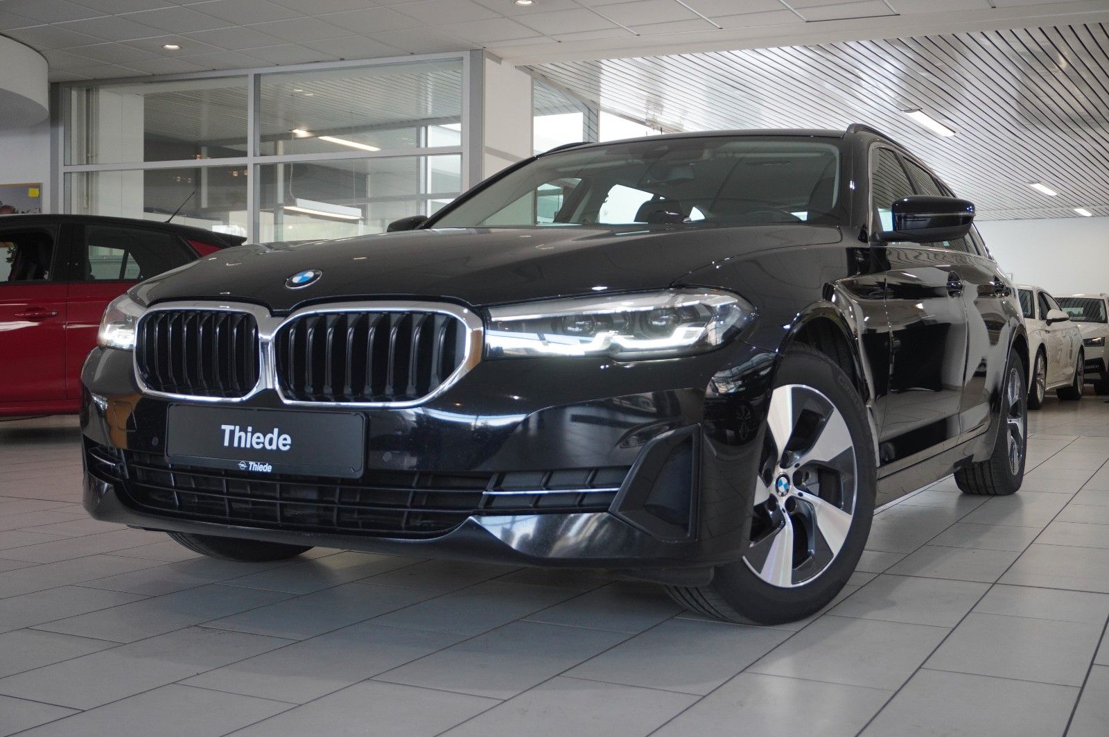 Fahrzeugabbildung BMW 520D TOURING BUSINESS NAVI/LED/VIRTU./SH/HUD/AHK