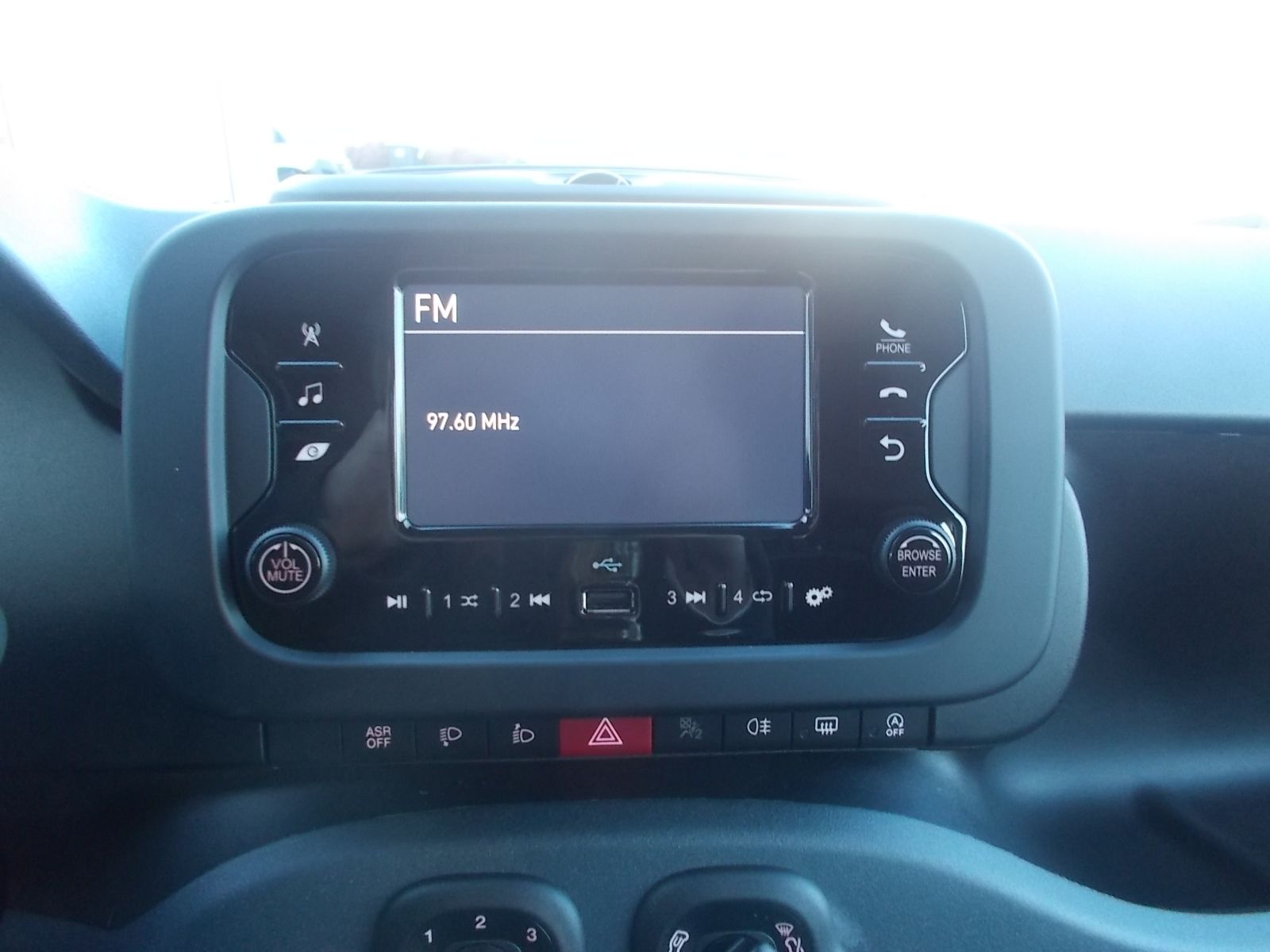 Fahrzeugabbildung Fiat Panda Pandina IKON 1.0 Hybrid