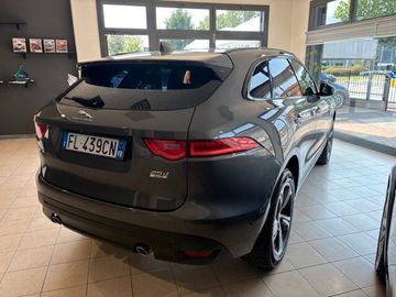 Jaguar F-Pace - 8