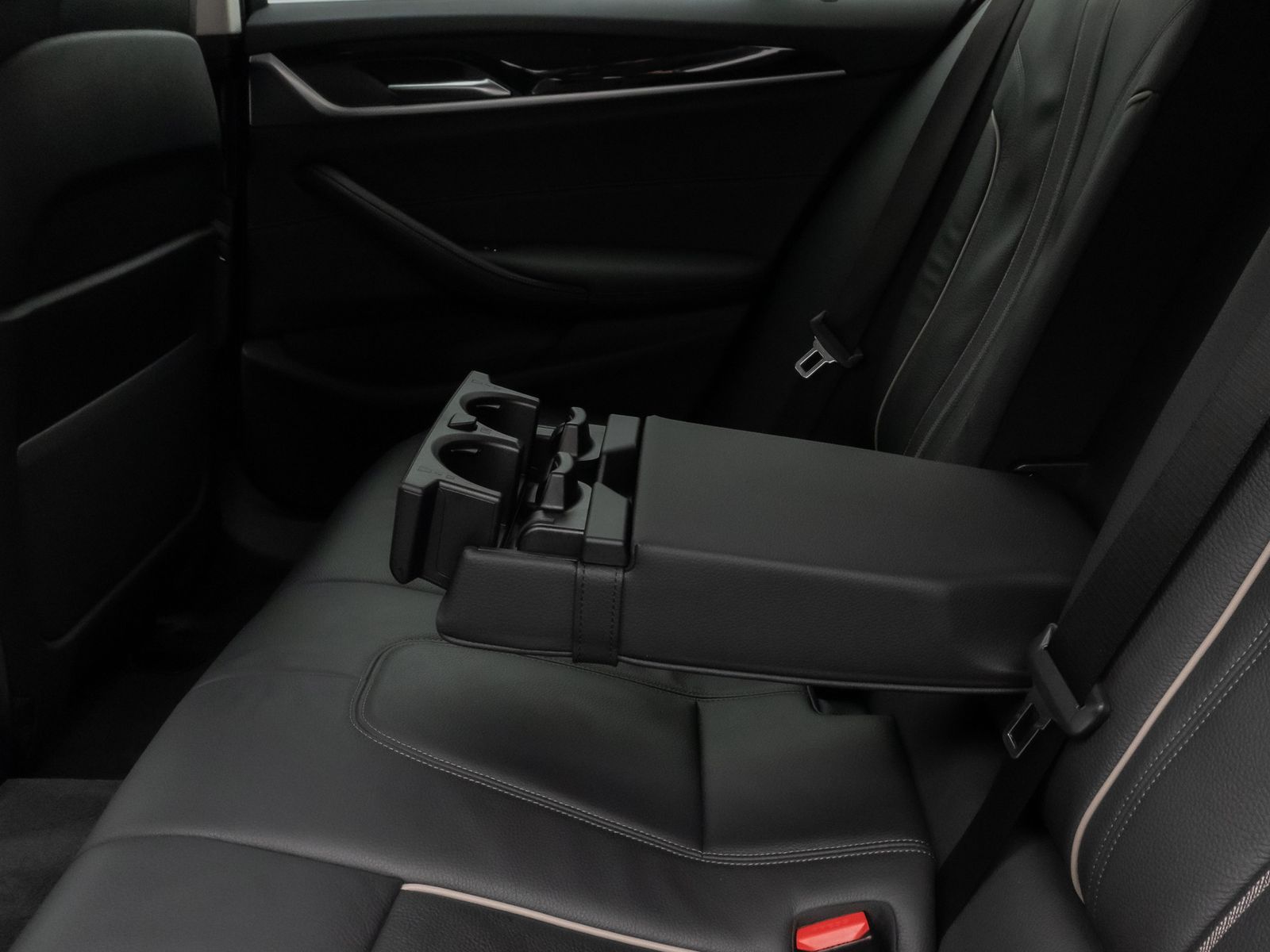 Fahrzeugabbildung BMW 530e xD Kamera Komfort DisplKey Alarm