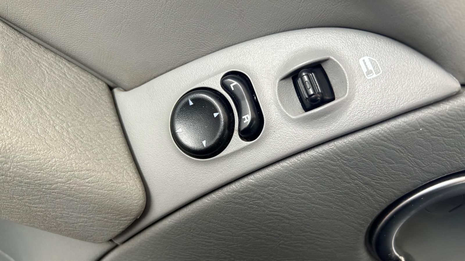 Jeep Renegade 2005 — фото 13