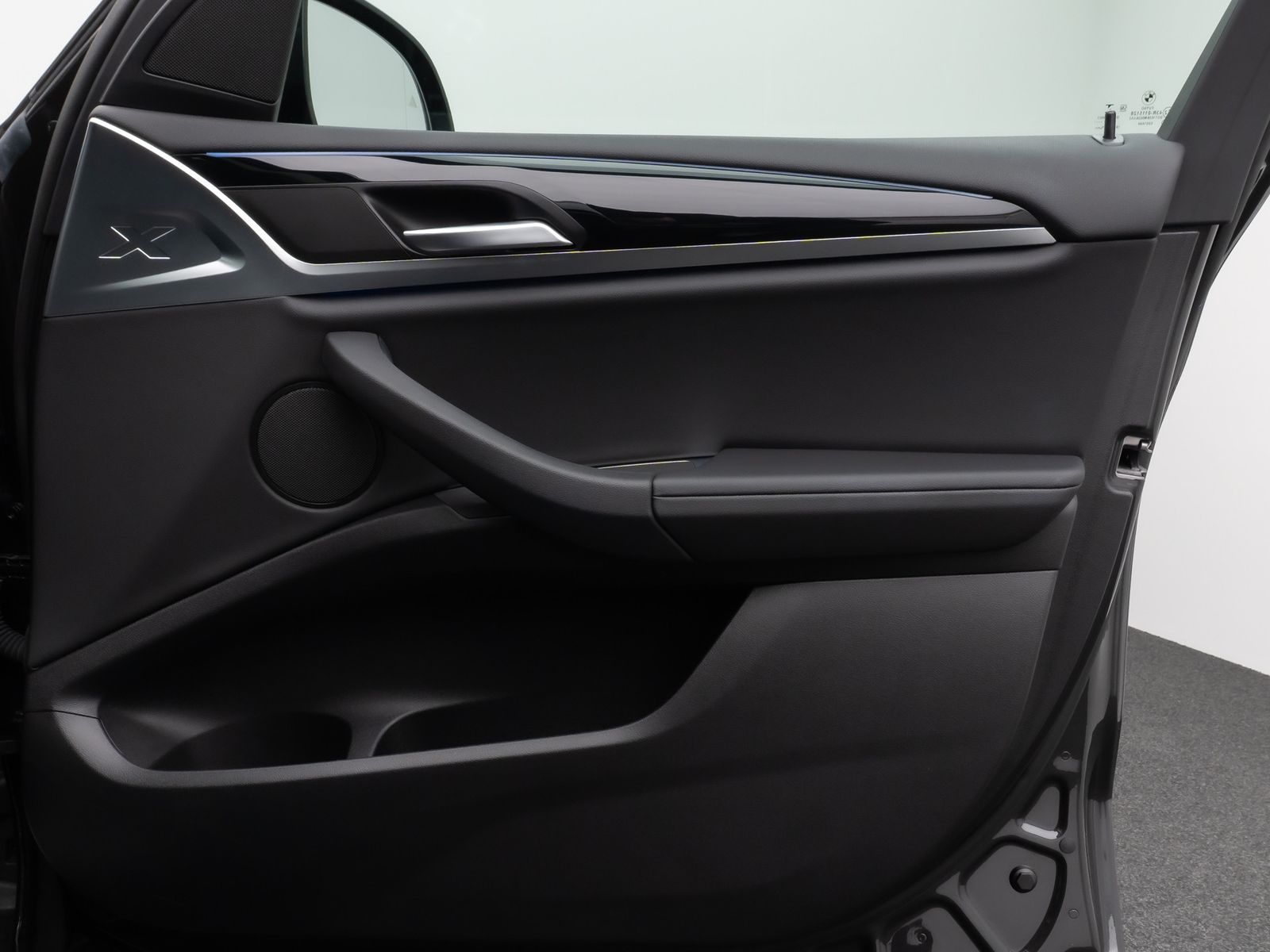 Fahrzeugabbildung BMW X3 xD30e M Sport Panorama 360° HUD DAB HiFi AHK