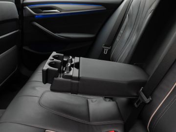 Fahrzeugabbildung BMW 530d Luxury Line Panorama Laser Kamera HUD HiFi