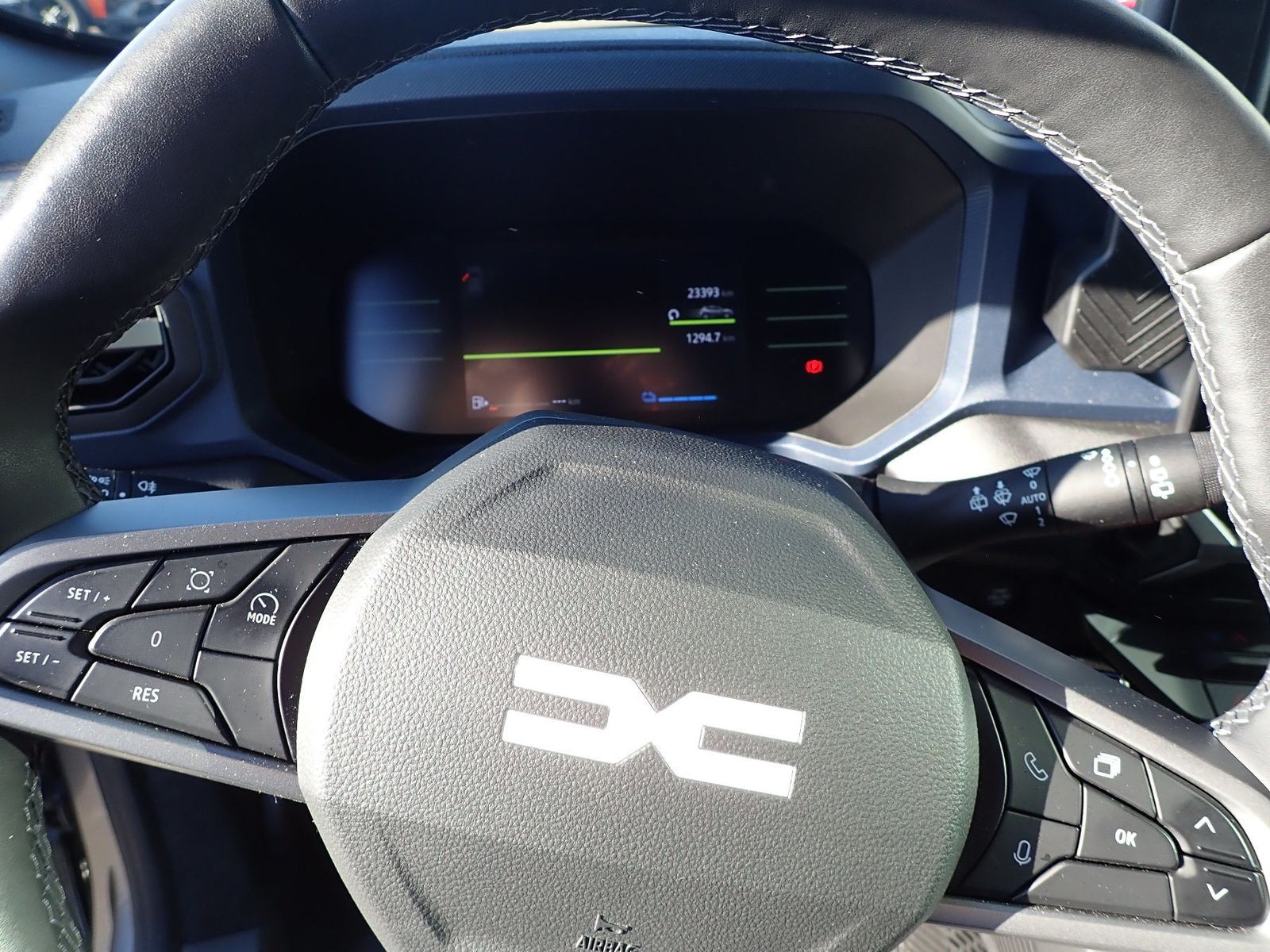 Fahrzeugabbildung Dacia Duster Hybrid 140 Journey