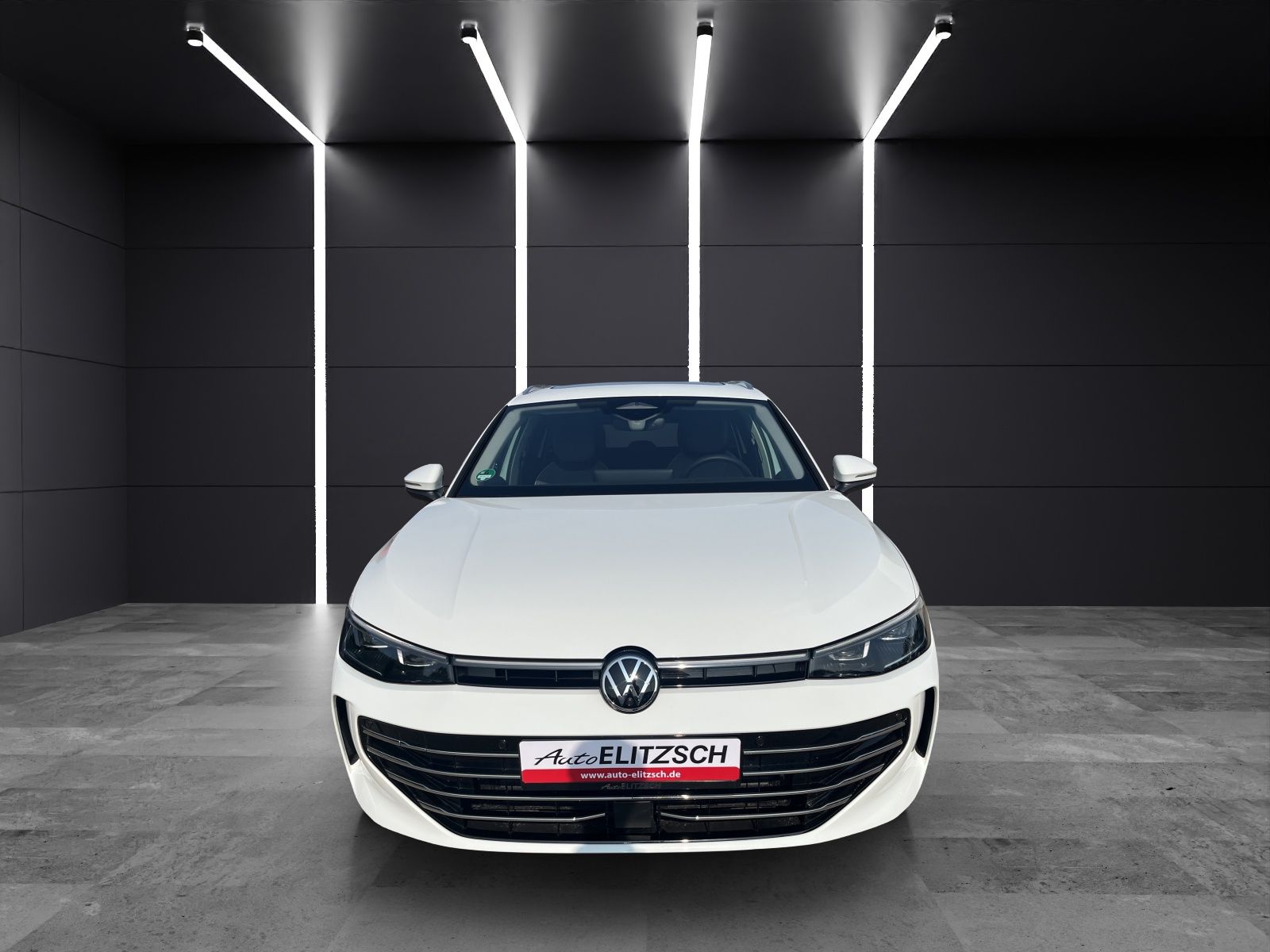 Fahrzeugabbildung Volkswagen Passat 2.0 TDI Elegance DSG LED ACC 18" AHK Lede