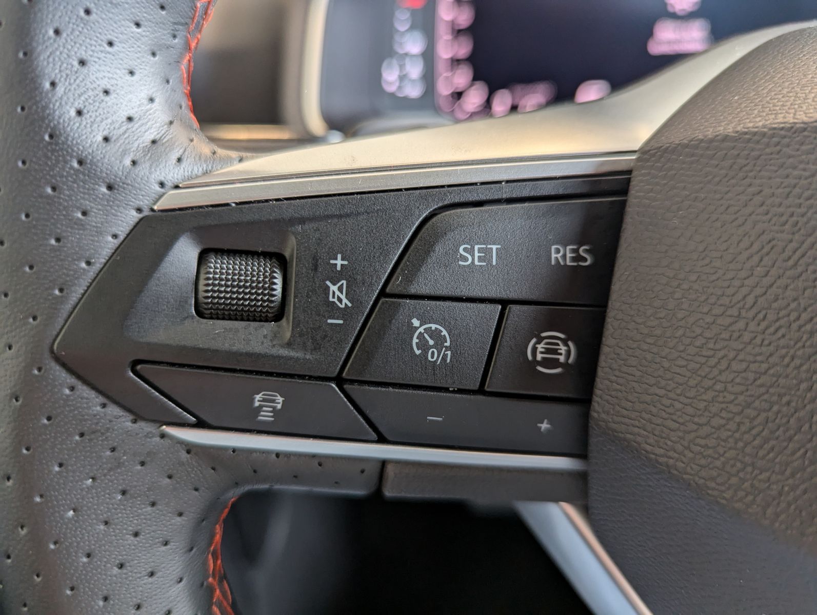 SEAT Arona 1.5 TSI DSG FR LED ACC Cam Dinamica AHK 18 - Image 22