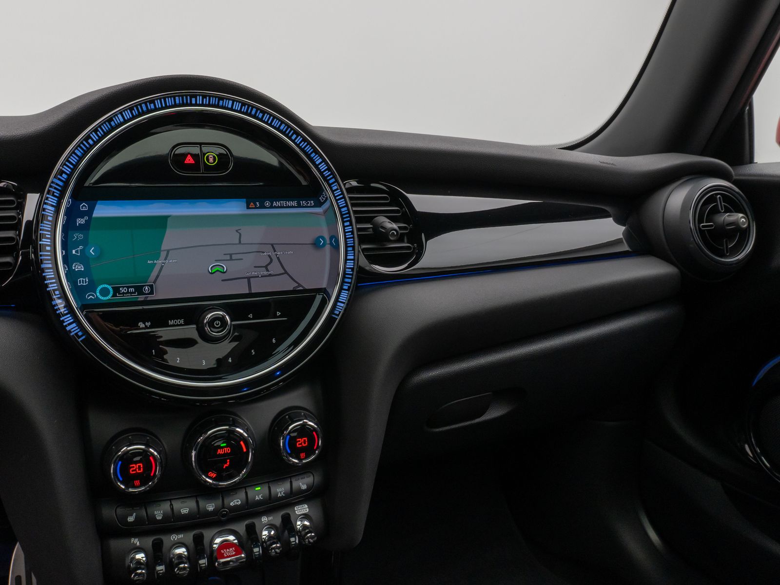 Fahrzeugabbildung MINI John Cooper Works Panorama Kamera HUD DAB Sport