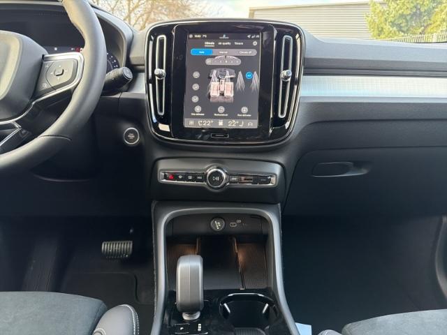 Volvo XC40 B4 Mild-Hybrid Ultra Dark Standheizung AHK 