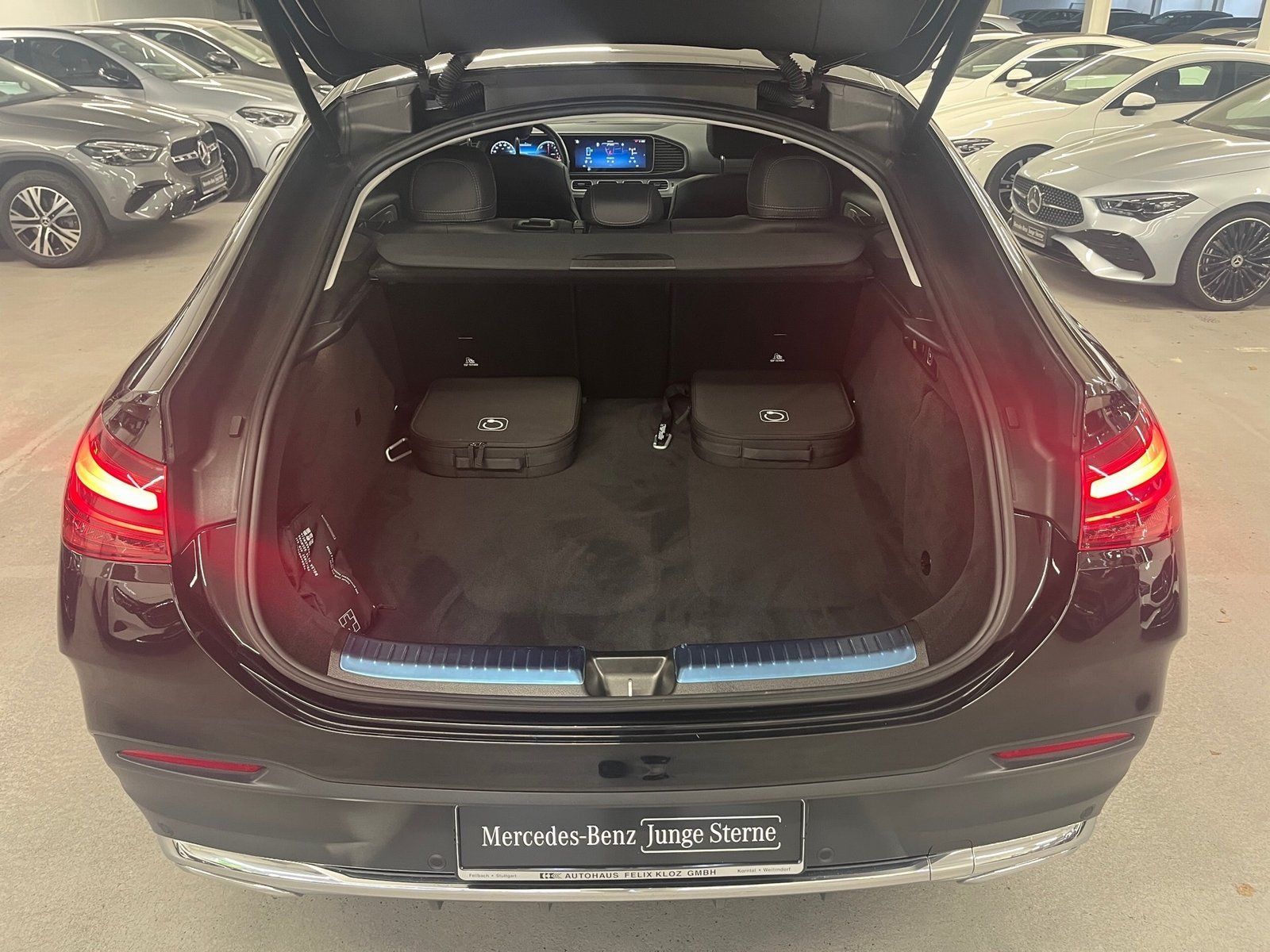 Fahrzeugabbildung Mercedes-Benz GLE 350 de 4M AMG Coupé*Pano*Totwin*AIRMATIC*360
